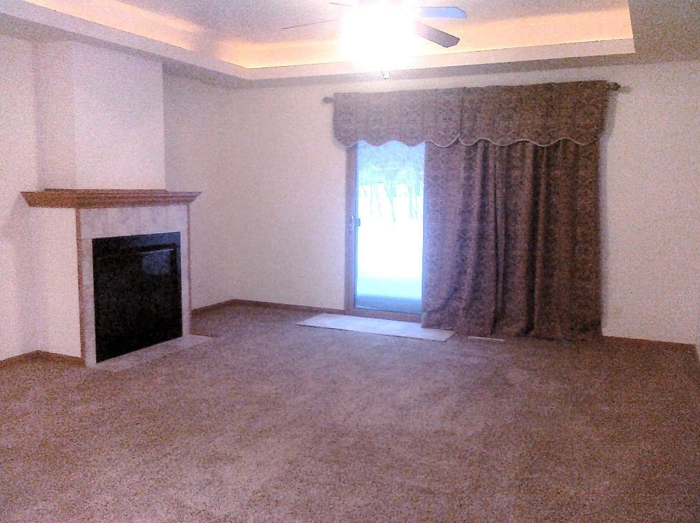 225 Helen St - Photo 3 of 7