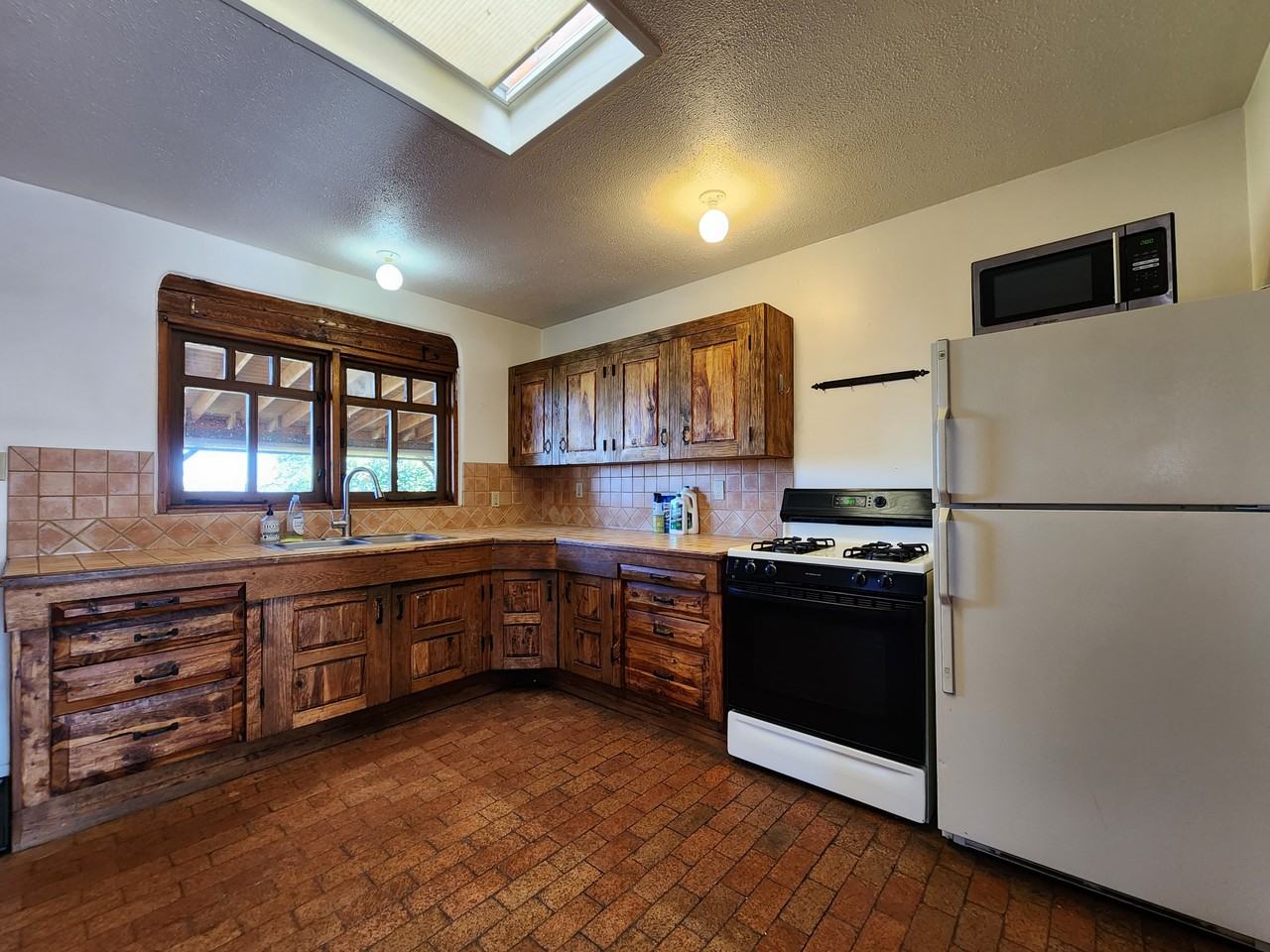 610 Velarde St - Photo 3 of 13