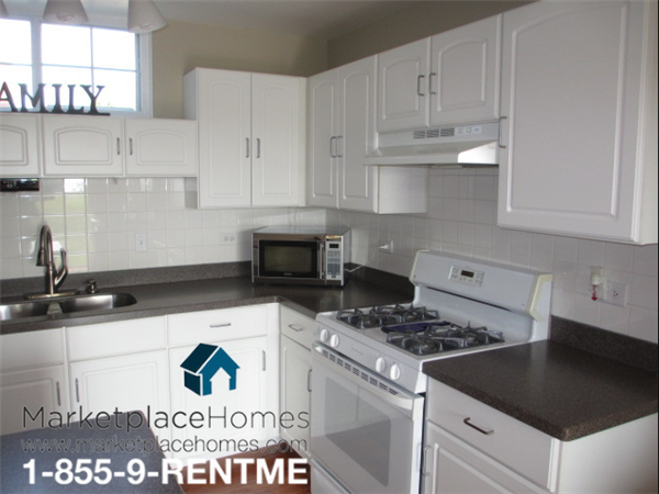 813 Village Cir - Photo 2 of 7