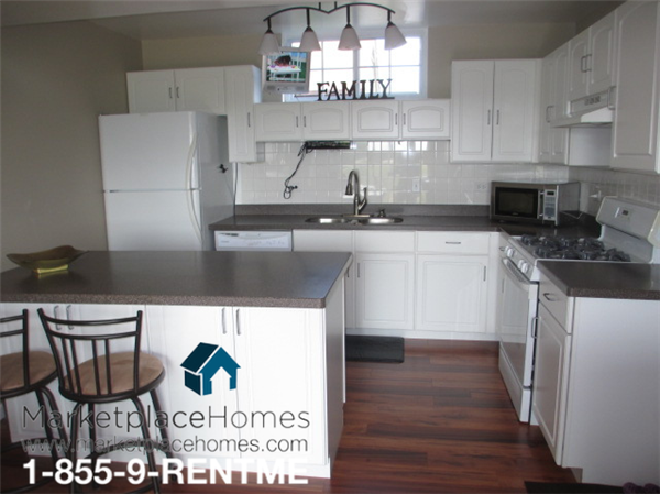 813 Village Cir - Photo 3 of 7