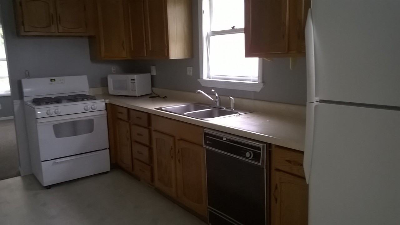 930 Baraga Street Northeast - Photo 7 of 8