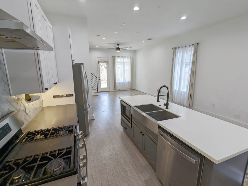 204 Marathon St #B - Photo 3 of 21