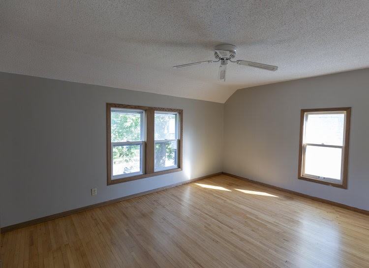 927 Russell Ave N #1 - Photo 3 of 7