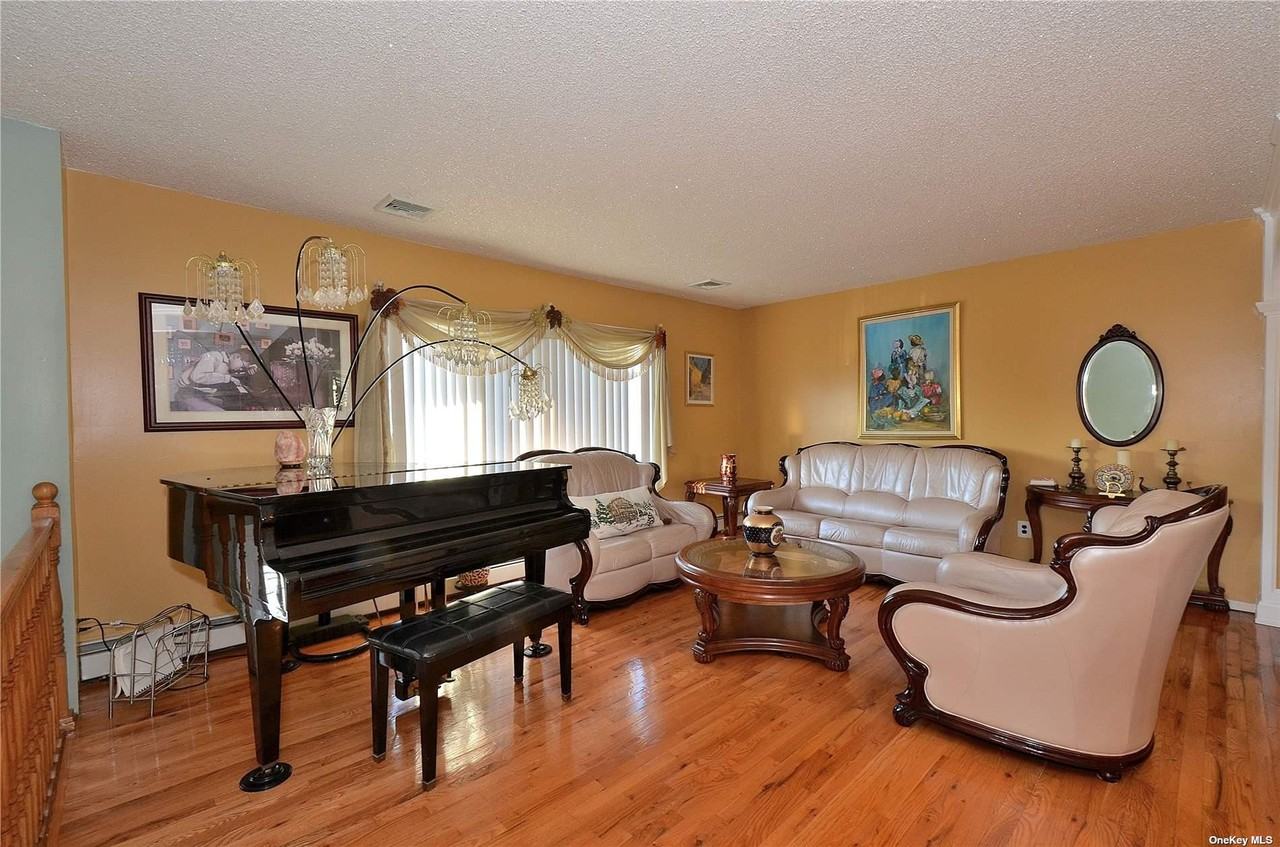 1063 Mason Ct - Photo 2 of 16