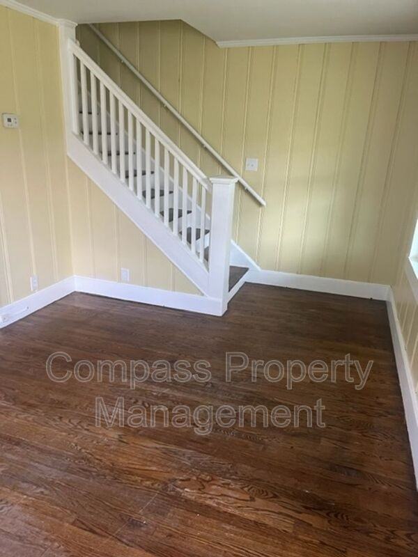 1504 Berry St - Photo 3 of 20