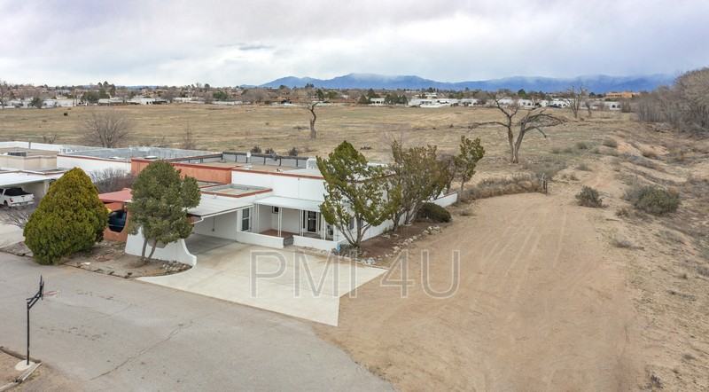 708 Western Dr - Photo 2 of 33