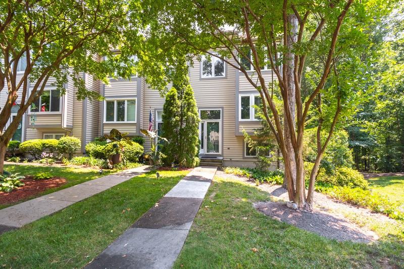 12021 Shore View Dr - Photo 2 of 44