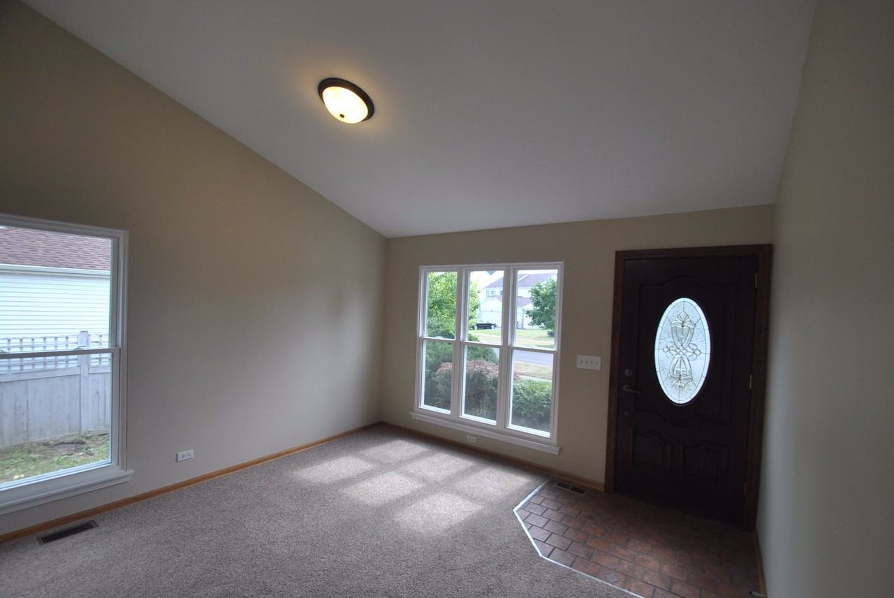 10736 Shenandoah Dr - Photo 2 of 15