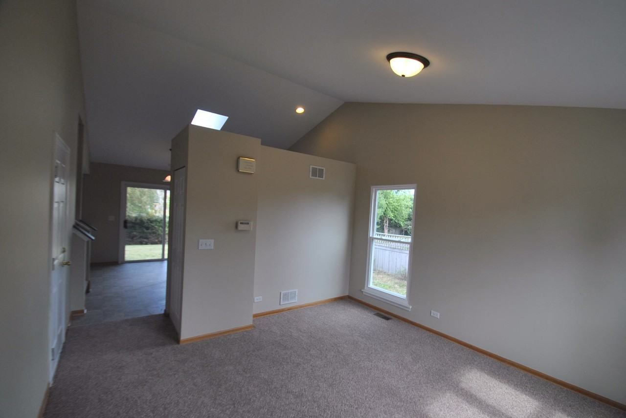 10736 Shenandoah Dr - Photo 3 of 15