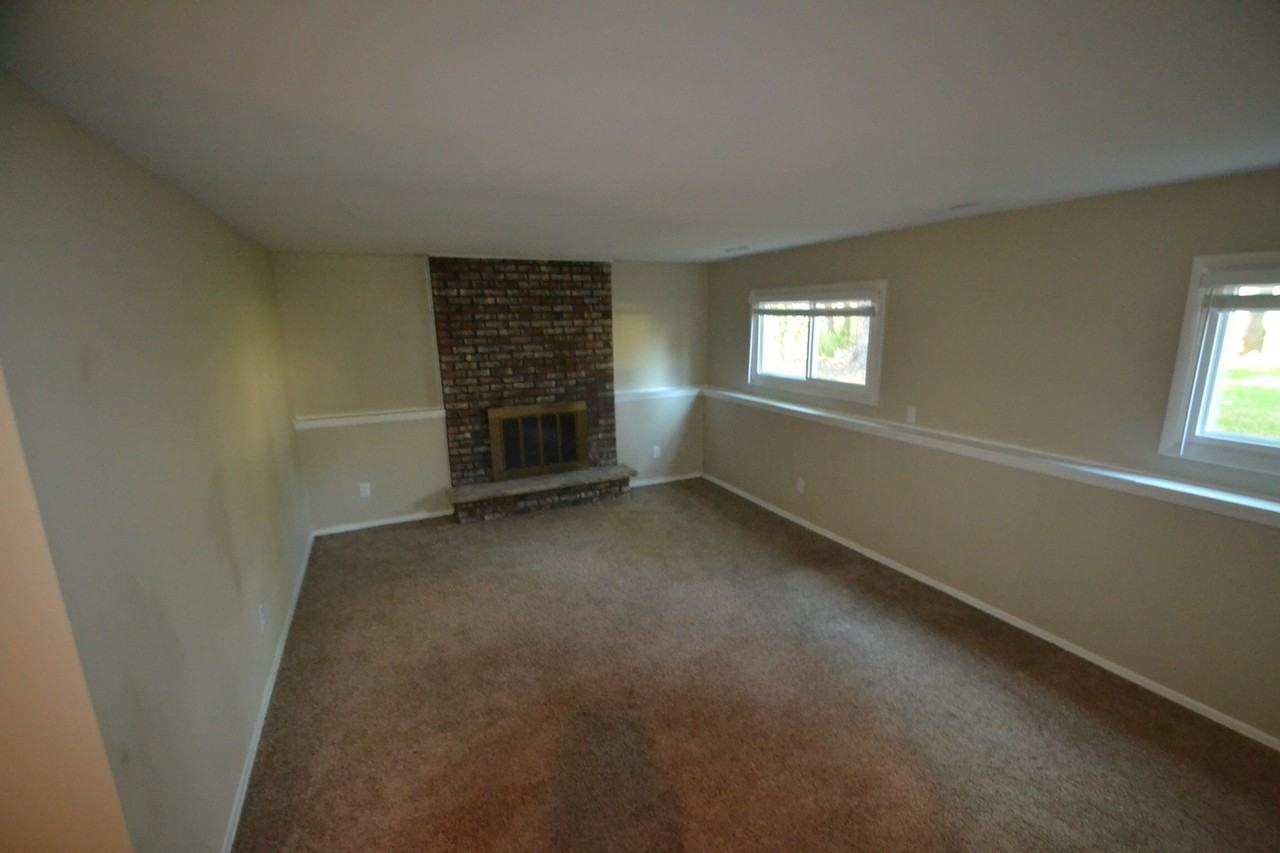782 Dartmoor Dr - Photo 3 of 6