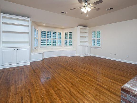 529 Kinsman Rd #NA - Photo 2 of 11