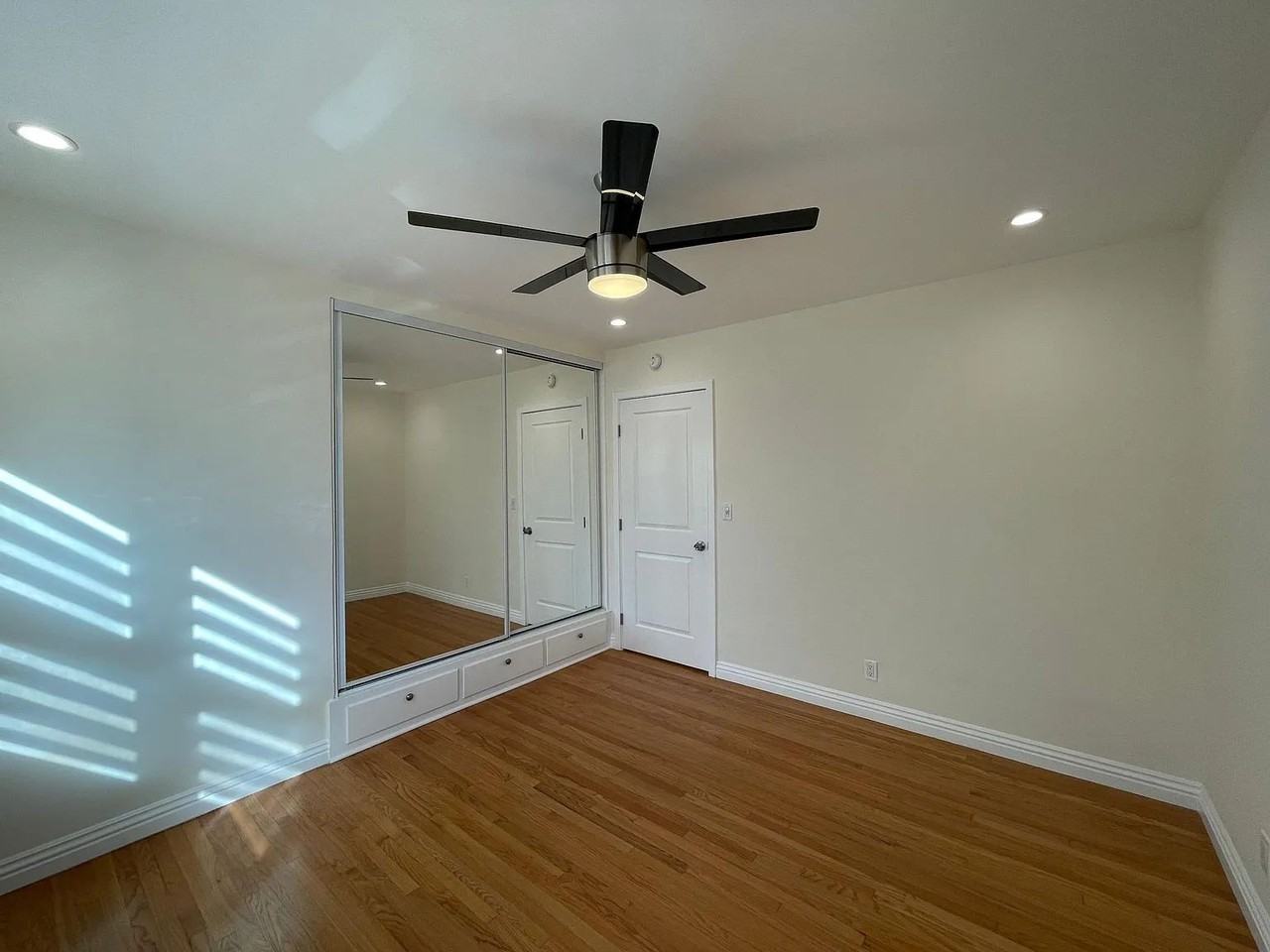 102 Gaviota Ave #105 - Photo 2 of 8