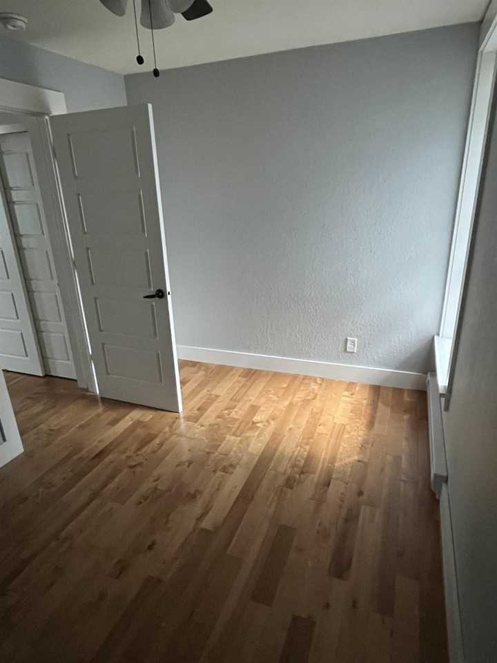 280 W 17th St #25 - Photo 7 of 8