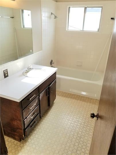 2217 S White Oak Dr - Photo 2 of 12