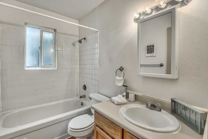 19860 Ne Halsey St #NA - Photo 3 of 5