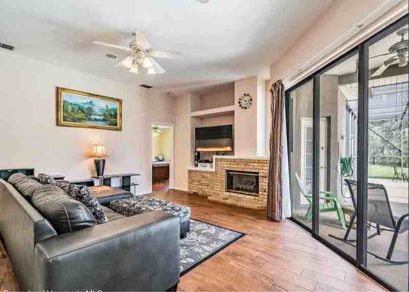 18196 Winding Oaks Blvd - Photo 3 of 9