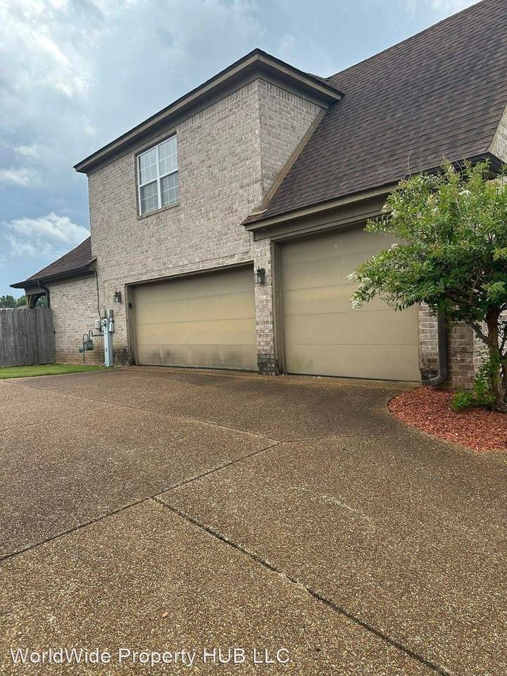 5128 Kings Oasis Way - Photo 2 of 2