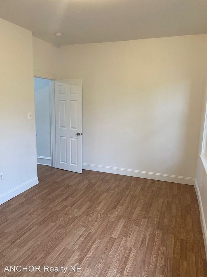 5518 Chew Ave - Photo 3 of 14
