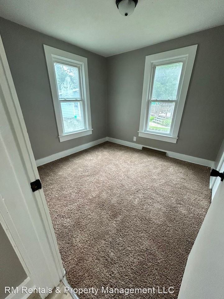 1911 Sinclair St - Photo 2 of 7