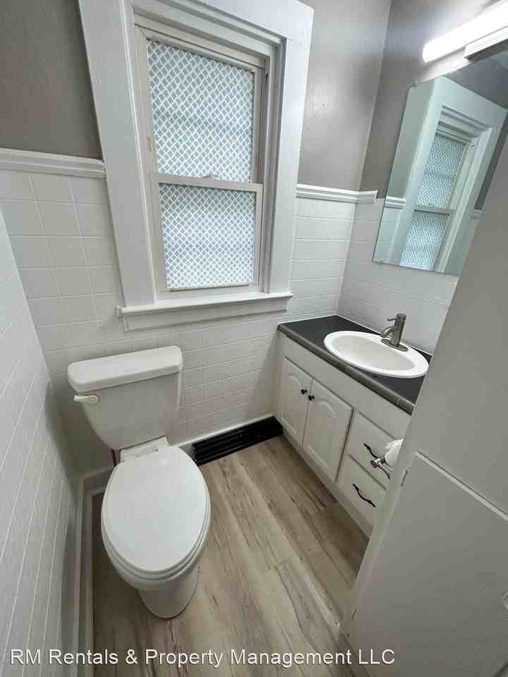 1911 Sinclair St - Photo 3 of 7