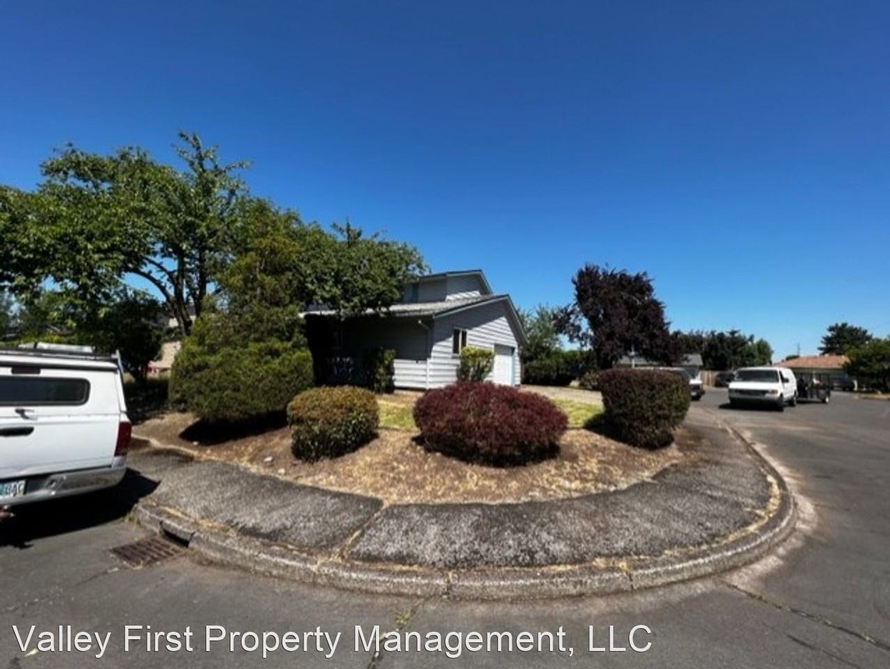 332 Monroe Ct Ne - Photo 3 of 4