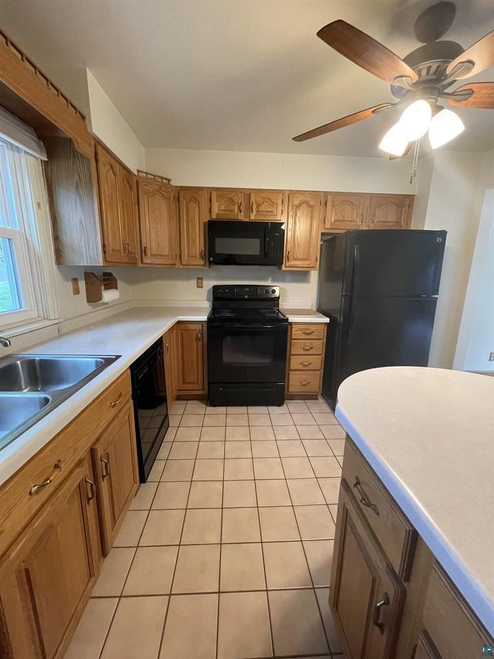 1020 Bong Blvd - Photo 3 of 19