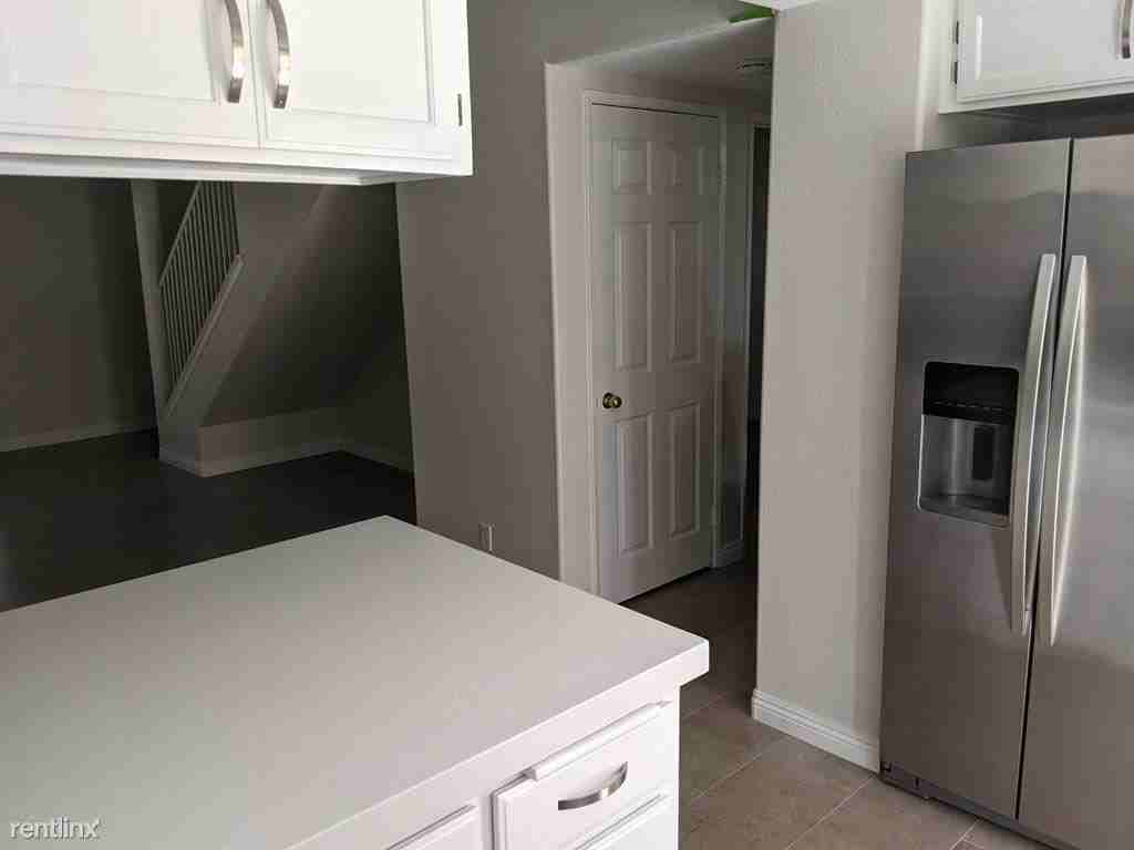 424 Tava Ln - Photo 2 of 10