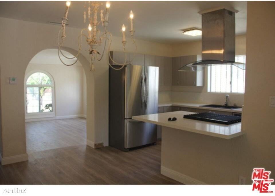 1120 S Plymouth Blvd - Photo 2 of 10