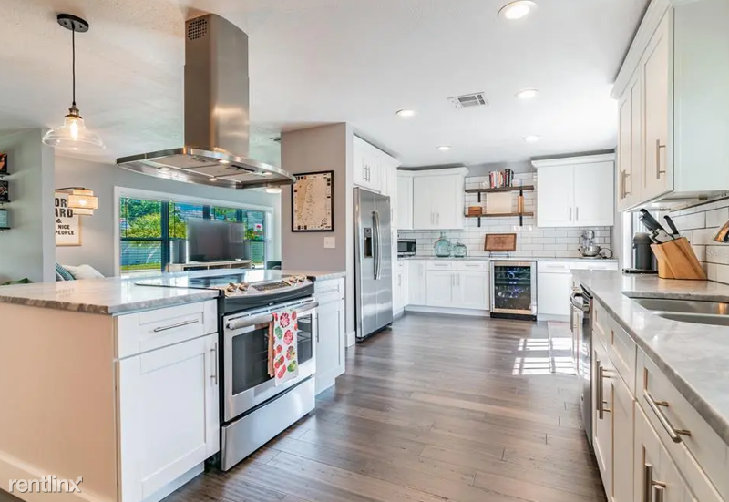 4402 W Bay Court Ave - Photo 2 of 9