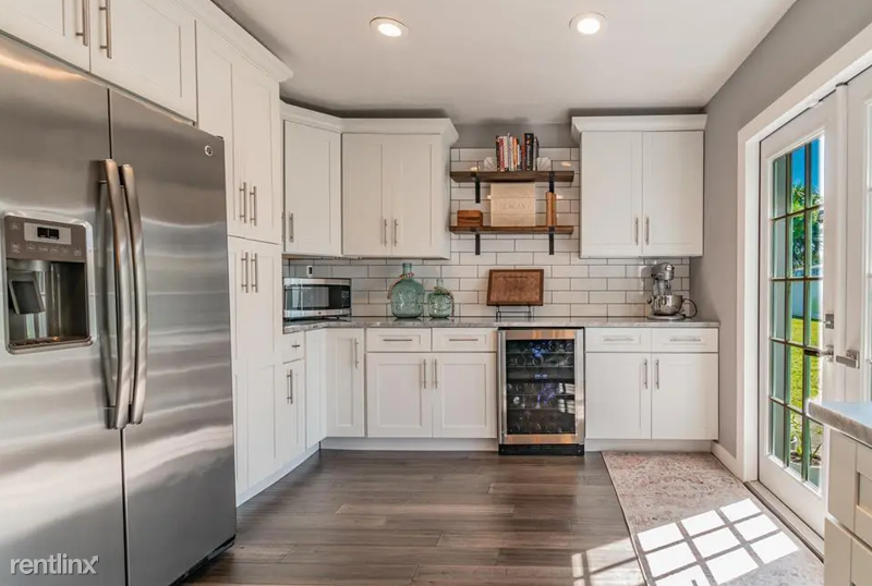 4402 W Bay Court Ave - Photo 3 of 9