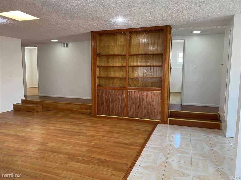 5037 Sultana Ave - Photo 3 of 10