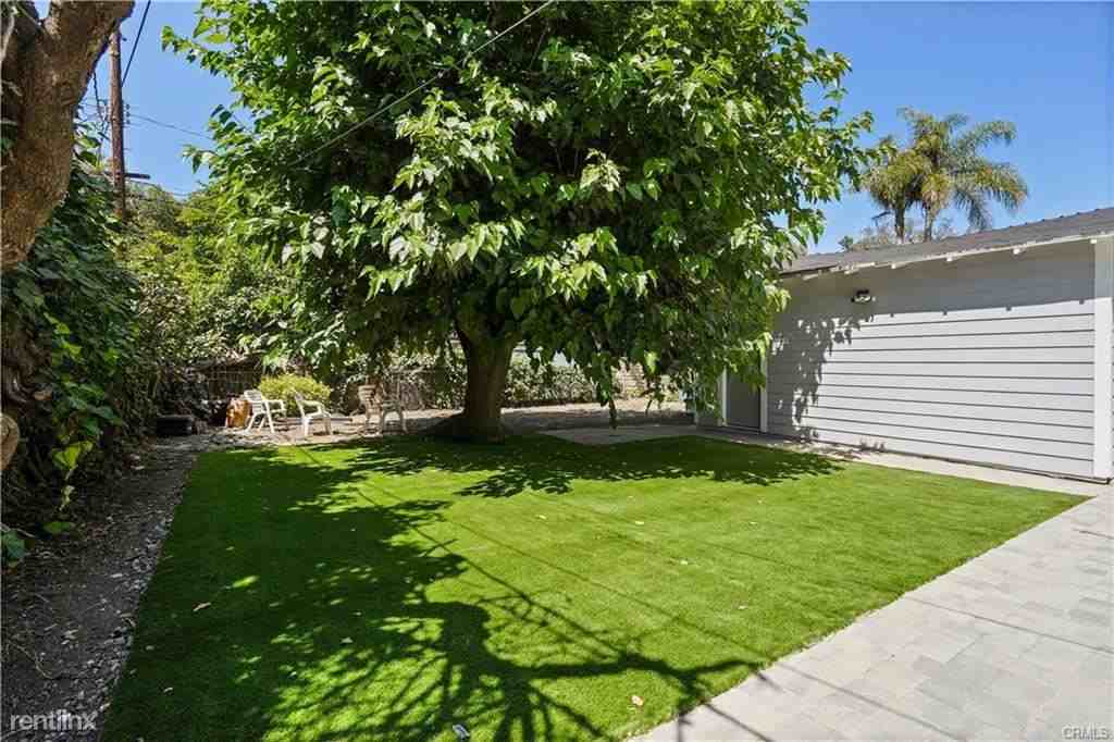 21235 Lopez St, Woodland Hills, CA 91364 - 2 bedroom House Rental ...