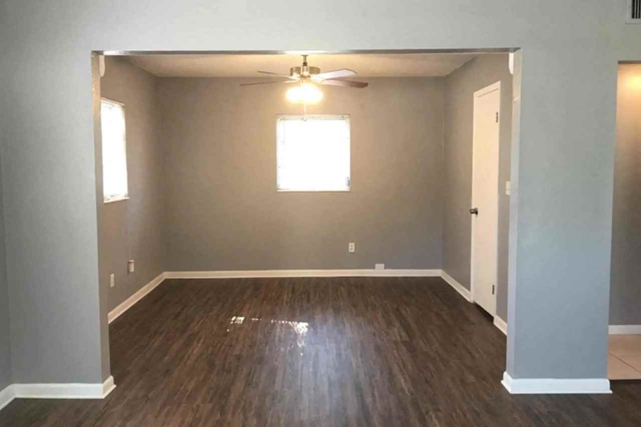 8210 128th St - Photo 3 of 23