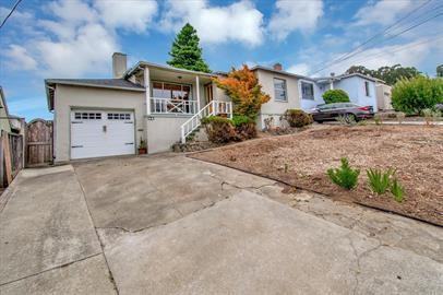 567 Bayview Ave - Photo 2 of 18