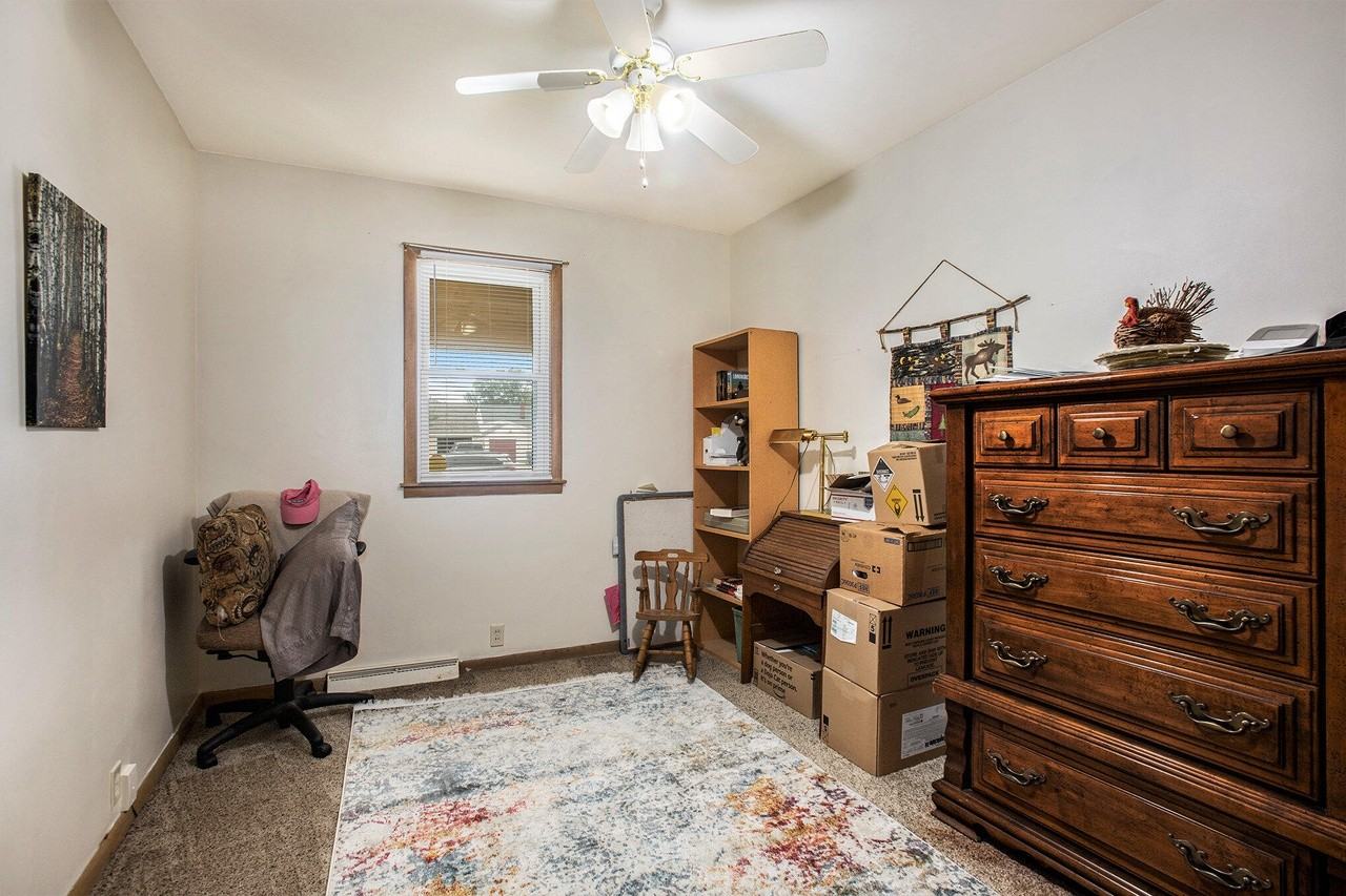 1304 Oaklawn St Ne #NA - Photo 2 of 14