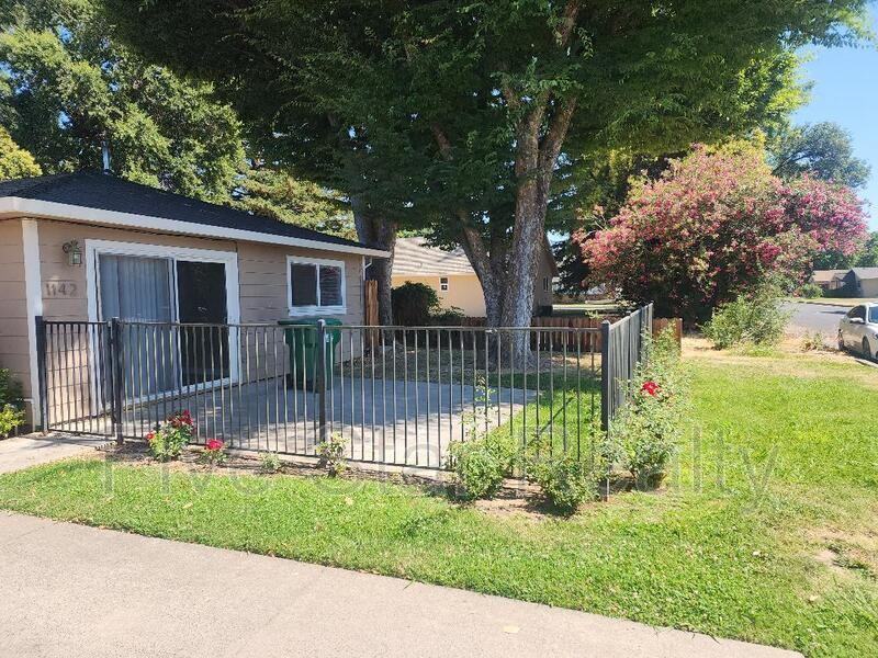 1142 Indiana St - Photo 3 of 16