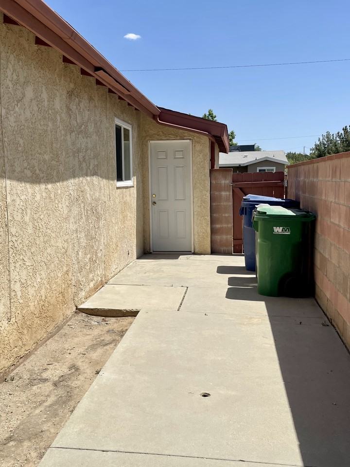 509 E Lingard St #NA - Photo 3 of 46