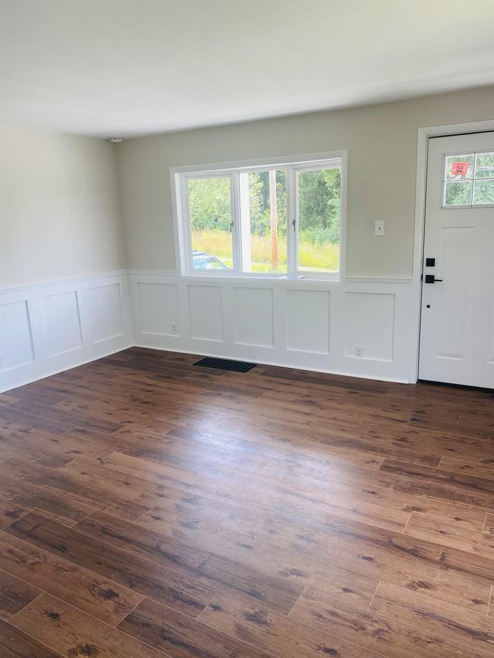 933 6th St #1 - Photo 3 of 19