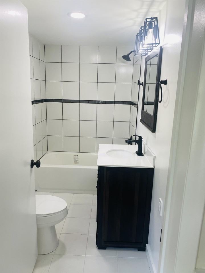 933 6th St #1 - Photo 6 of 19