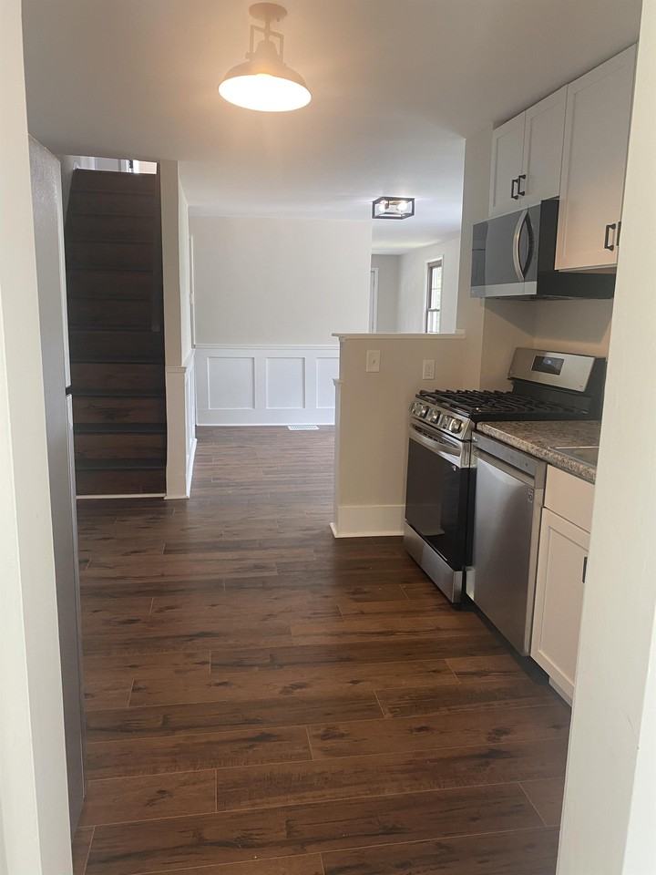 933 6th St #1 - Photo 7 of 19