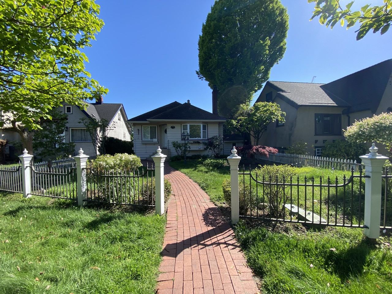 928 Park Dr, Vancouver, BC V6P 2J4, CAN 2 unit Rentals Zumper