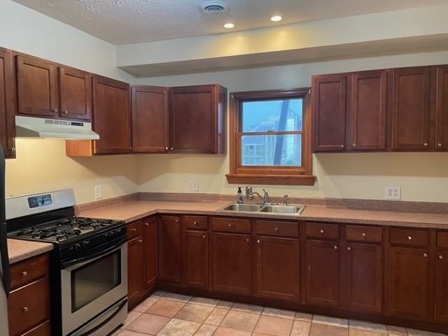 825 5th Ave #2 - Photo 3 of 7