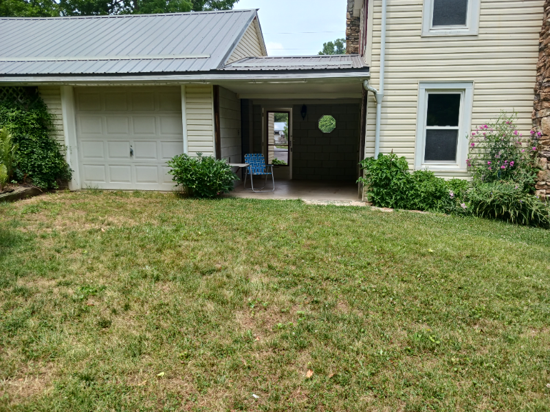 12835 Collinsville Rd - Photo 3 of 23