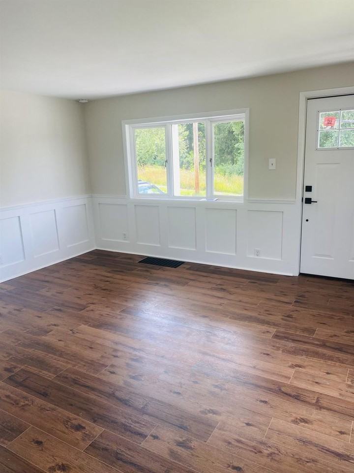 933 6th St - Photo 3 of 19