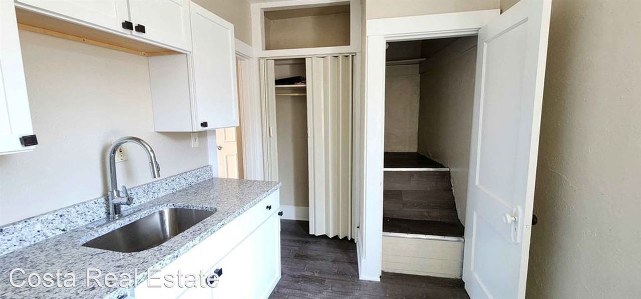 1001 Castle Shannon Blvd Apartments in Castle Shannon, Castle Shannon