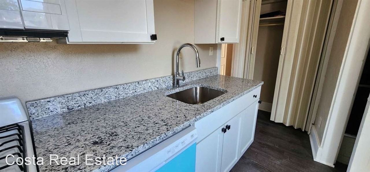 1001 Castle Shannon Blvd Apartments in Castle Shannon, Castle Shannon