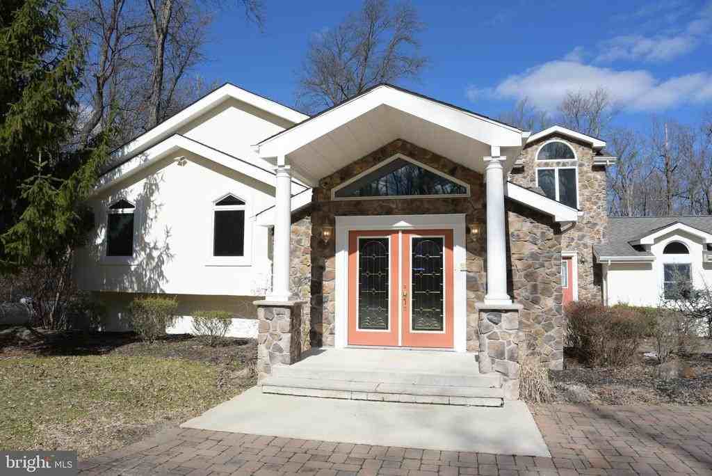 131 Lindbergh Rd - Photo 3 of 50