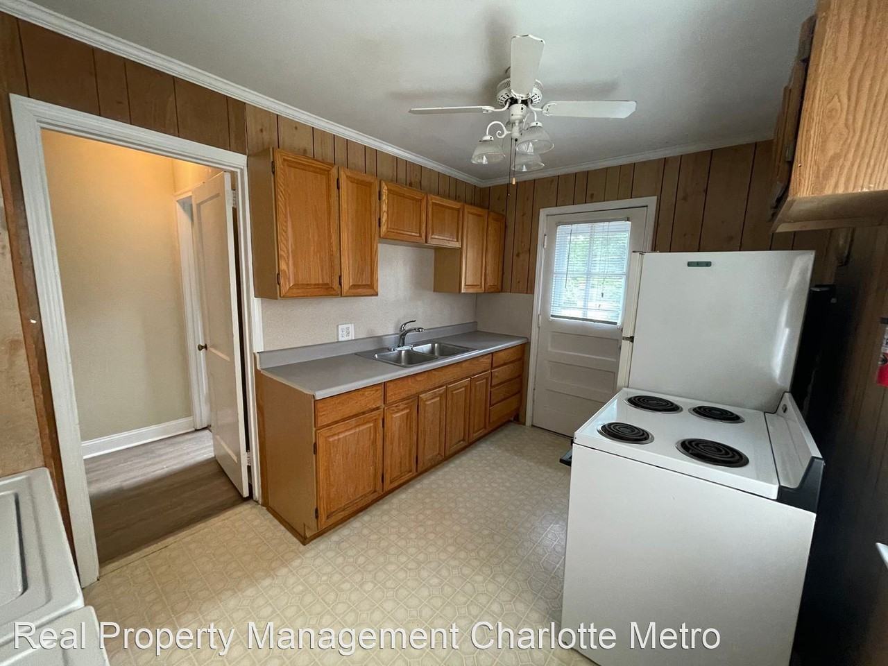1316 Richmond Pl - Photo 3 of 5