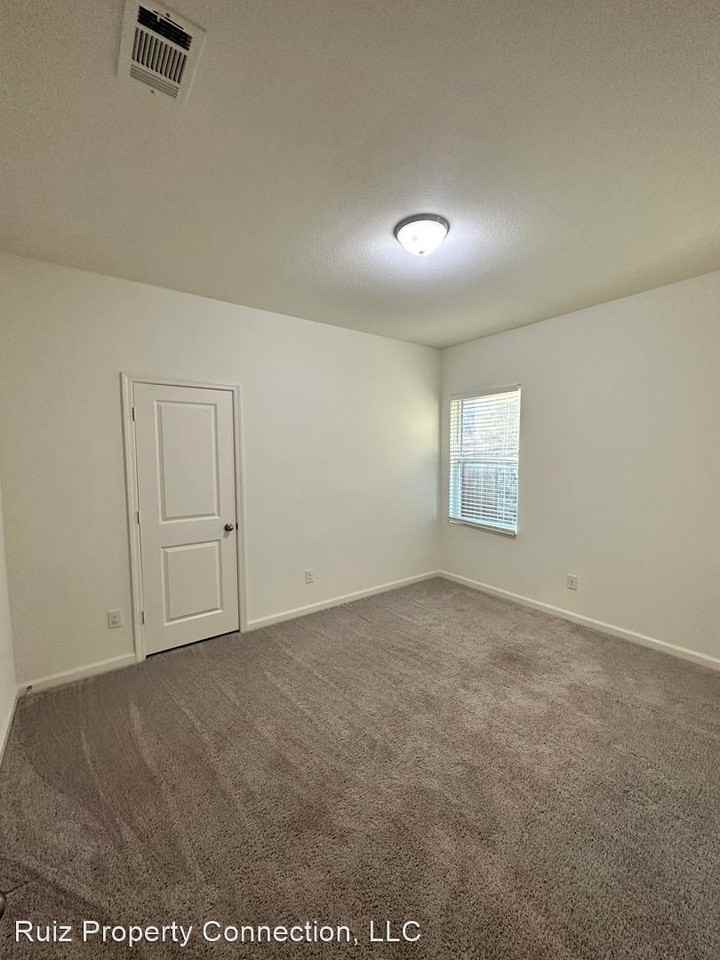 10304 Bridgetown Ln - Photo 3 of 23