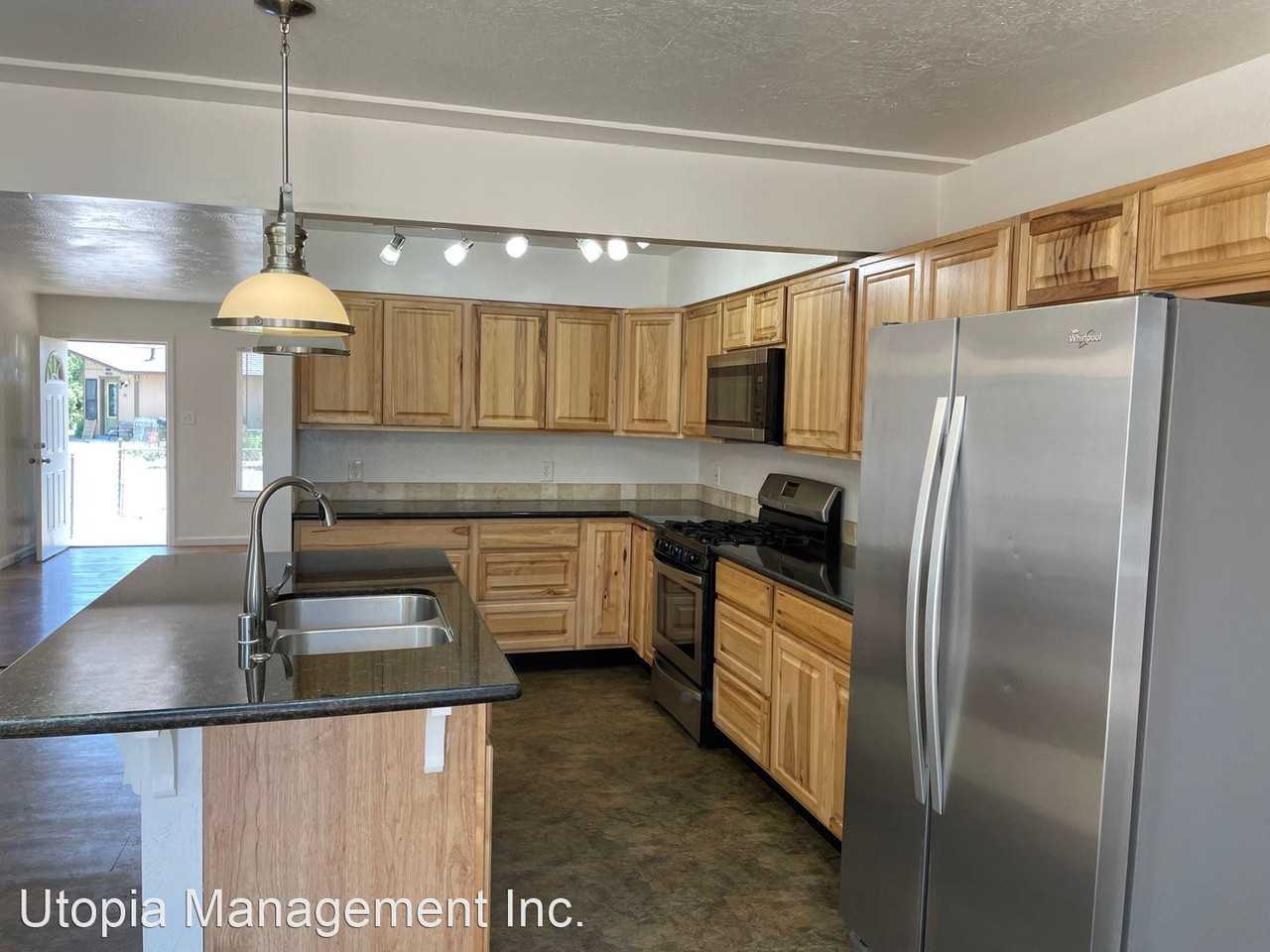 1865 Desna St - Photo 3 of 16